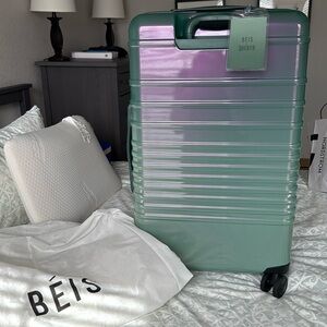 NWT BÉIS x Wicked limited edition The Medium Check In Roller in Wicked Green